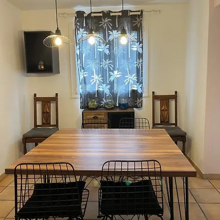 Holiday home Maison Charmante Ideale Pour Des Sur La Cote D'azur Antibes